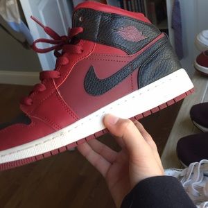 AIR JORDAN 1 “reverse banned” mid